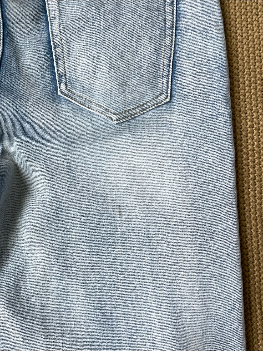 Light Wash Wide-Leg Women’s Jeans - Flared Casual Denim - Picture 5 of 5